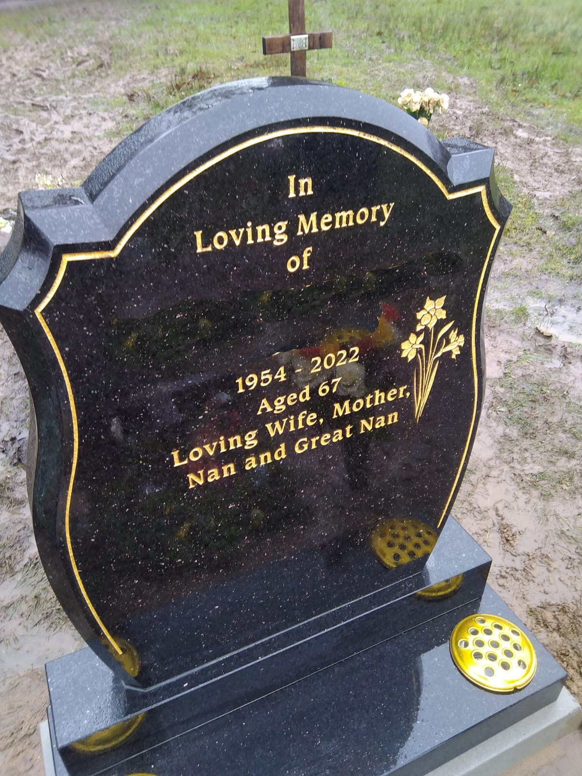 Gold pin line headstone